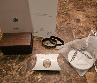 Fur Ever Memories Pet Cremation's logo